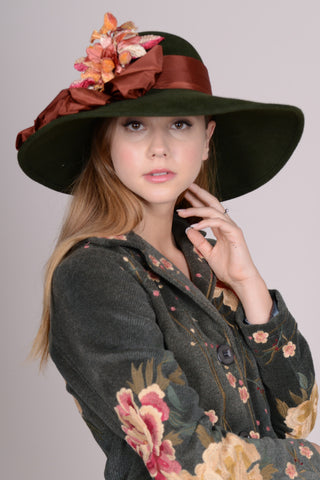 0853FYV Floppy, velour, olive with tobacco